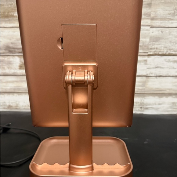 Tri-Fold LED Makeup Mirror with Touch Control - Rose Gold - Picture 5 of 5